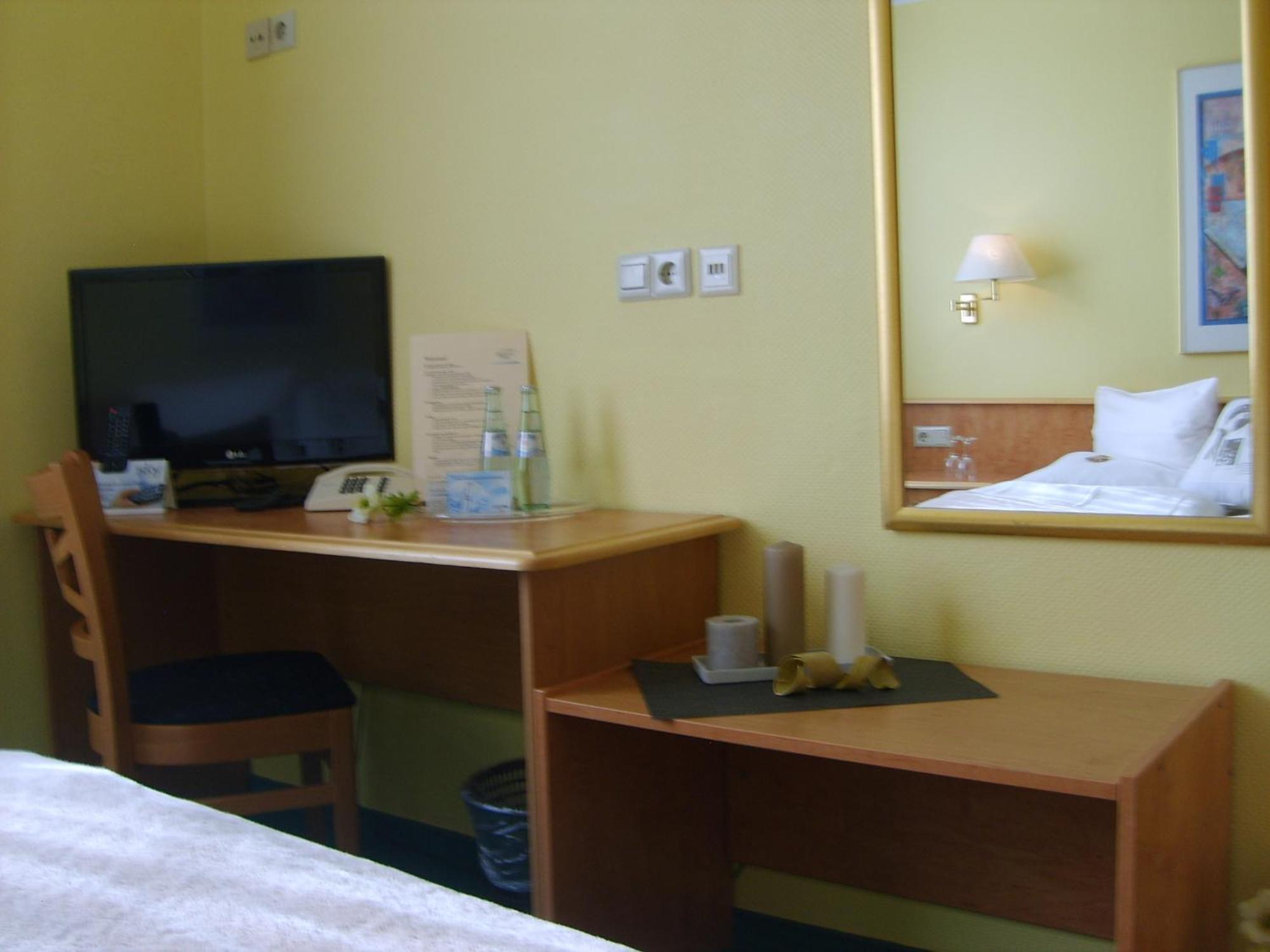 City Hotel By Celina Hagen  Room photo