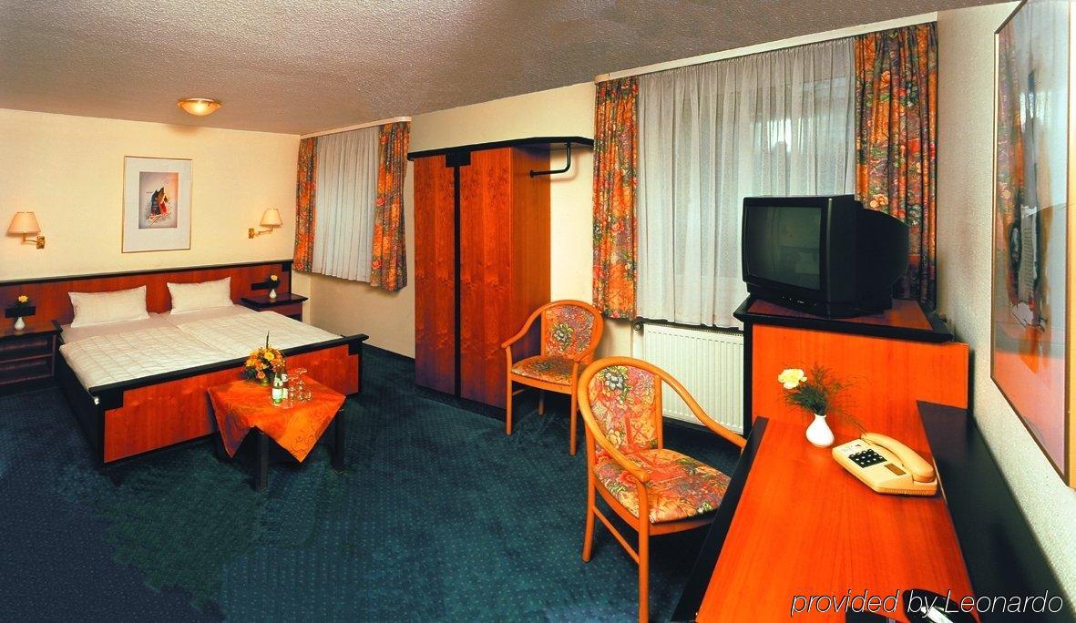 City Hotel By Celina Hagen  Room photo